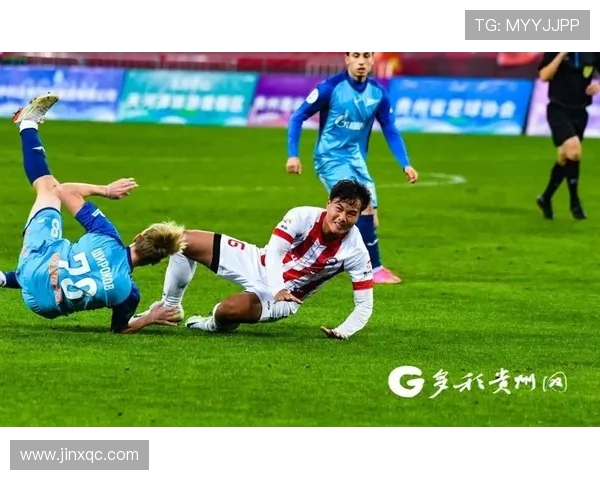 四川与贵州足球对决激战正酣球迷热情高涨期待精彩瞬间