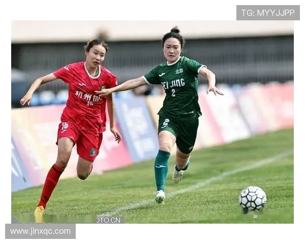 杭州足球队在邀请赛中以55分稳居积分榜首位展现强劲实力 杭州足球队在邀请赛中以55分稳居积分榜首位展现强劲实力