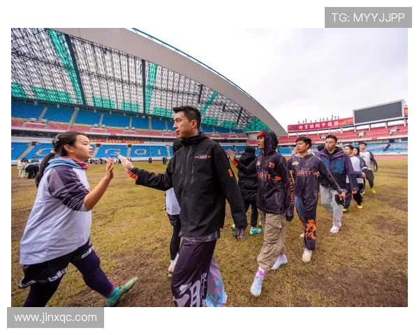 南京飞盘队与重庆飞盘队赛后复盘探讨灵活性与战术调整的关键因素